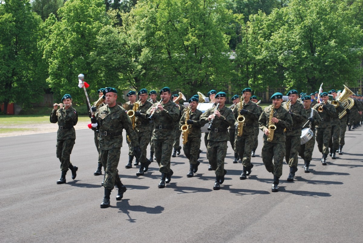 Przemarsz orkiestry wojskowej